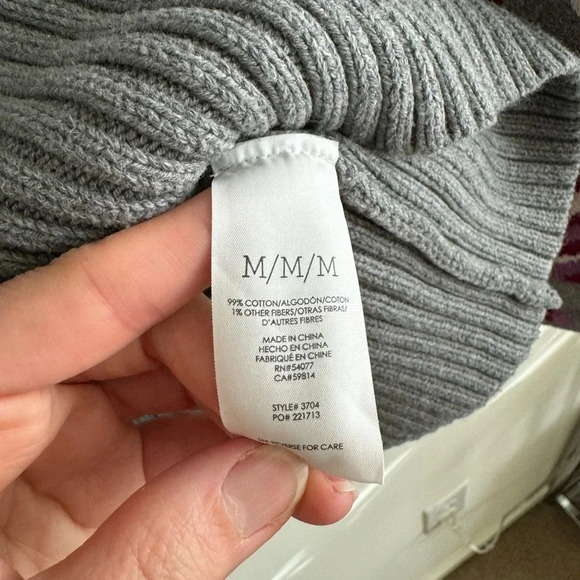 Cabi Eden gray floral flared sleeve turtleneck chunky sweater size medium - Picture 10 of 10